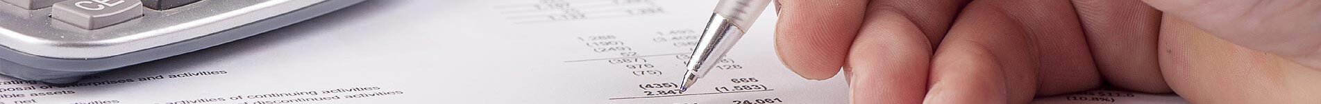 Foto <b>Baufinanzierungs�rechner</b><br>Online einfach Ihre Baufinanzierung berechnen, mit realen Konditionen!<br>M�chten Sie bereits im Voraus erfahren, mit welchen Ausgaben und Zinsen Sie bei Ihrer Immobilienfinanzierung wahrscheinlich rechnen m�ssen? Dann k�nnen Ihnen unsere Baufinanzierungsrechner weiterhelfen, um einen ersten �berblick �ber die anfallenden Kosten zu erhalten.<br><br>Unser Zinsrechner ber�cksichtigt die Zinsen von einem Finanzierungsvergleichsportal. Da wir �ber weitere drei Portale verf�gen, bietet Ihnen dieser Rechner einen ersten �berblick. Die detaillierten Vergleiche f�hren wir dann in einem pers�nlichen Termin durch.