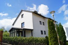 Seitenansicht Au�ergew�hnliche ETW mit Garten, Garage und sch�nem Wintergarten