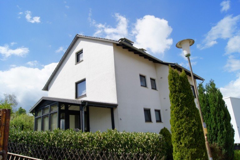 Seitenansicht Vlotho Erdgeschosswohnung Au�ergew�hnliche ETW mit Garten, Garage und sch�nem Wintergarten
