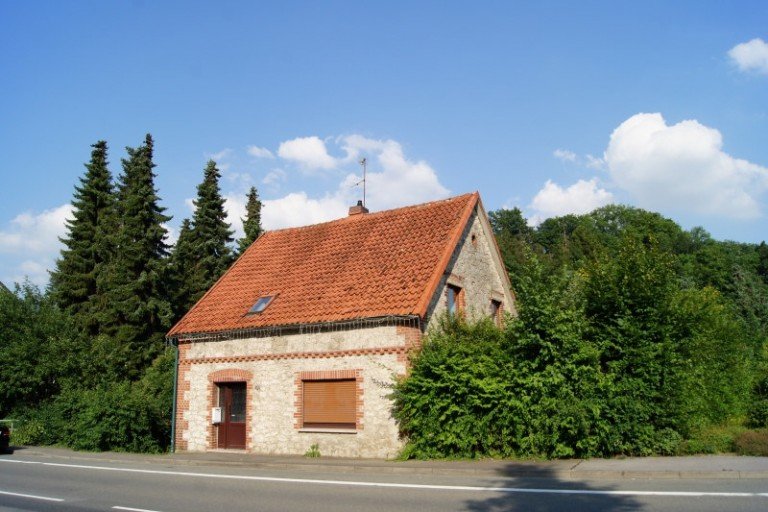 Frontansicht Vlotho Einfamilienhaus Top Preis, wenig Renovierungsaufwand, mit gro�em Grundst�ck und zentral gelegen