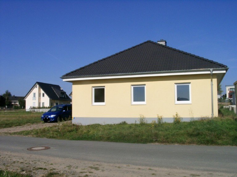 Frontansicht 1 Kirchlengern Bungalow Alles auf einer E B E N E.........Dachgeschoss noch ausbauf�hig!