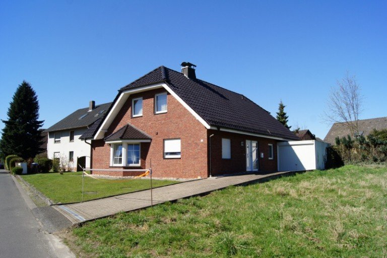 S�d-Ostansicht L�hne Bungalow Wohnen auf einer Ebene, mit Ausbaureserve