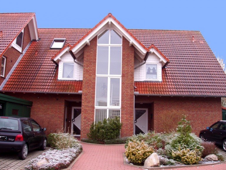 Frontansicht L�hne Erdgeschosswohnung Top Singlewohnung mit sch�ner Terrasse und gr�nem Ausblick
