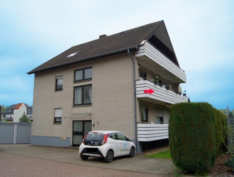 Frontansicht Kirchlengern Etagenwohnung Wer das Besondere liebt.....3 Zimmer Wohnung mit Einbauk�che, Einbauschr�nke, Balkon und Garage