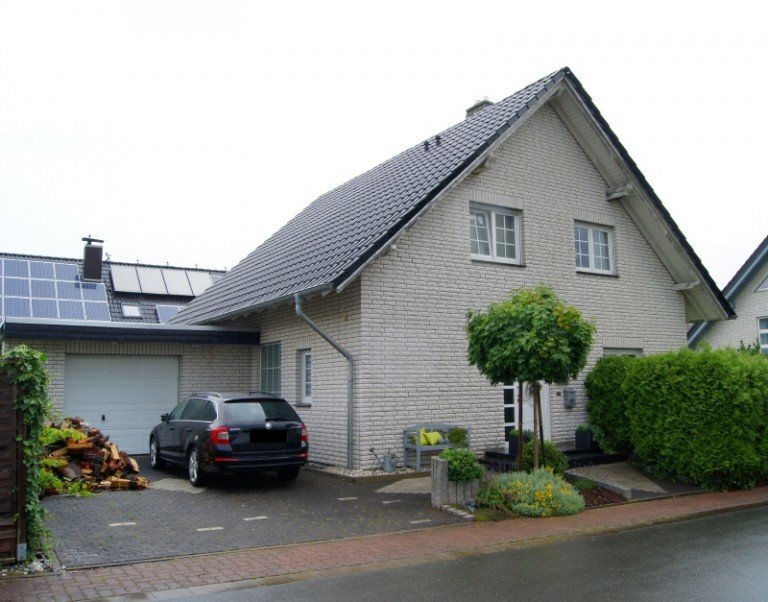 Frontansicht L�hne Einfamilienhaus EFH mit viel Liebe im Detail und idyllischem Garten