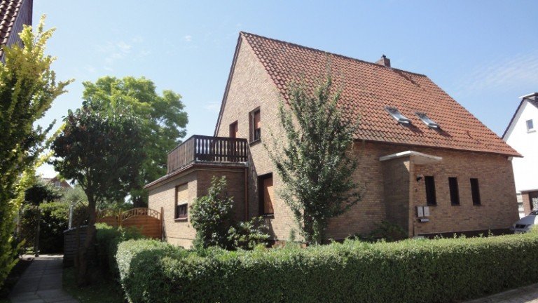 Frontansicht L�bbecke Zweifamilienhaus Ein Familienparadies! Gro�z�giges EFH oder als ZFH nutzbar!