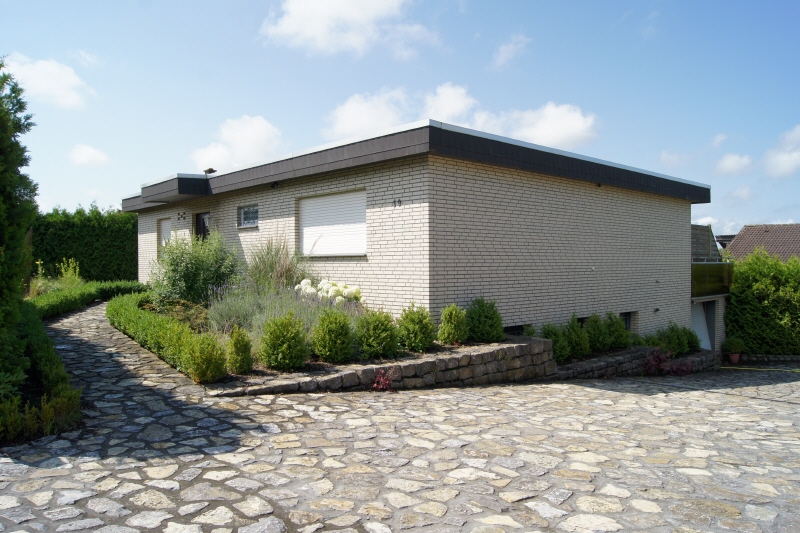 Frontansicht Bungalow Lage