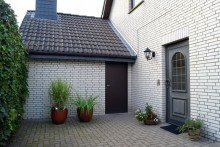 Hauseingang Top gepflegtes und modernisiertes ZFH mit uneinsehbarem Garten