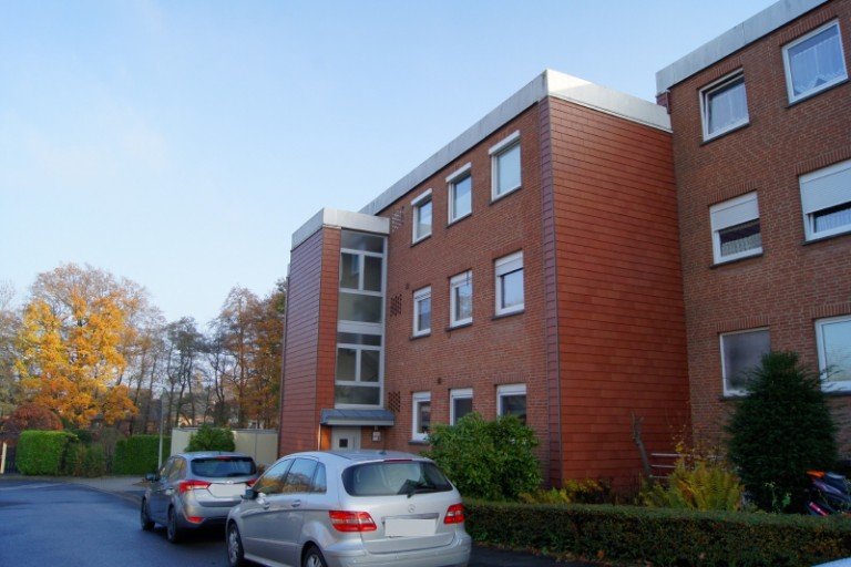 Frontansicht L�hne Erdgeschosswohnung Gem�tliche ETW, ruhig gelegen, gro�e Terrasse mit Blick ins Gr�ne und Garage