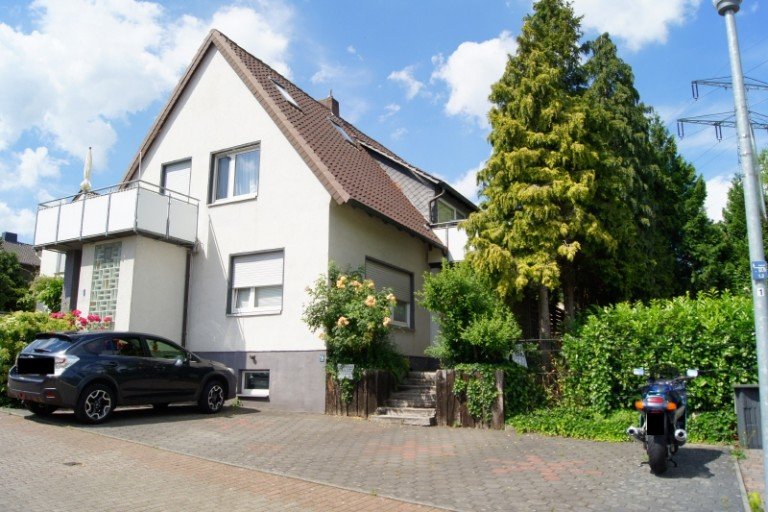 Front und Seitenansicht Bad Oeynhausen Mehrfamilienhaus Renditeobjekt mit 4 Wohneinheiten in guter Lage