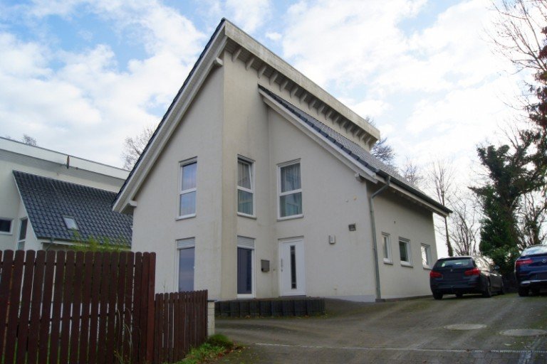 Frontansicht L�hne Einfamilienhaus Die etwas andere Variante