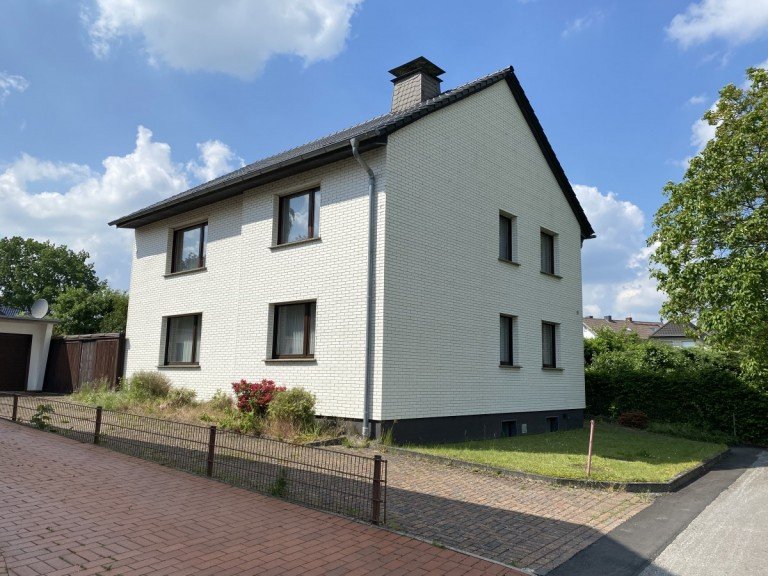 Seitenansicht L�hne Zweifamilienhaus Idyllisch gelegenes Zweifamilienhaus in ruhiger Lage von L�hne Gohfeld