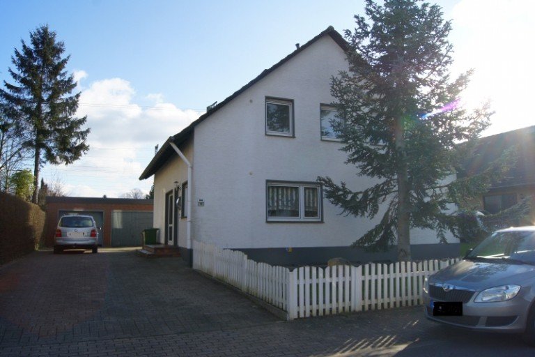 Frontansicht L�hne Einfamilienhaus Geschmackvoll modernisiertes EFH