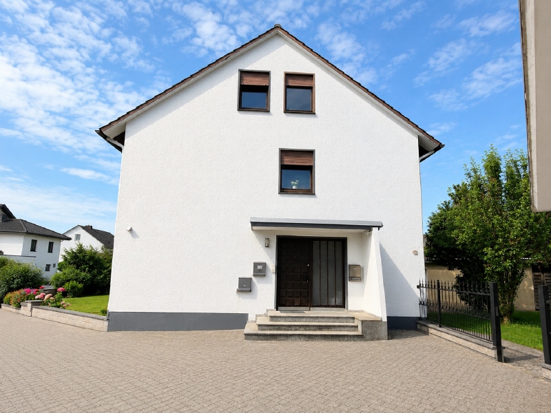 Eingang Mehrfamilienhaus L�hne
