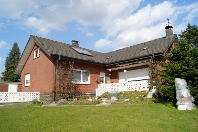 Gartenansicht H�llhorst Einfamilienhaus Gepflegtes, gro�z�giges Wohnhaus am Ende einer Sackgasse, mit Ausbaureserve im Dachgeschoss