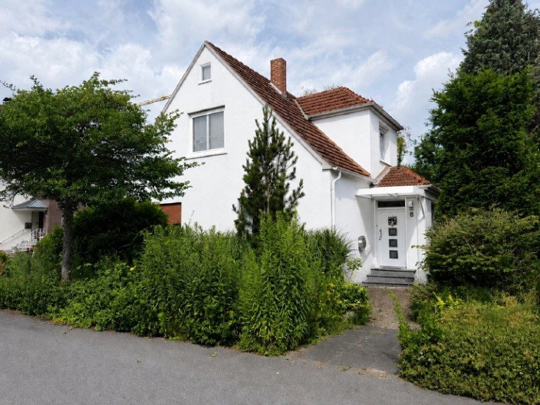 Eingangsbereich B�nde Einfamilienhaus Einfamilienhaus mit Garage und gro�em Garten