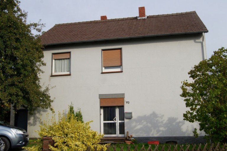 Frontansicht Spenge Zweifamilienhaus Ideal f�r Handwerker